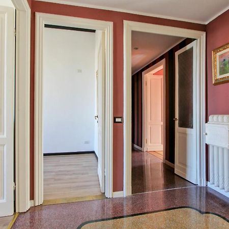 Tibullo ,Classico Ed Elegante Appartamento Rome Luaran gambar