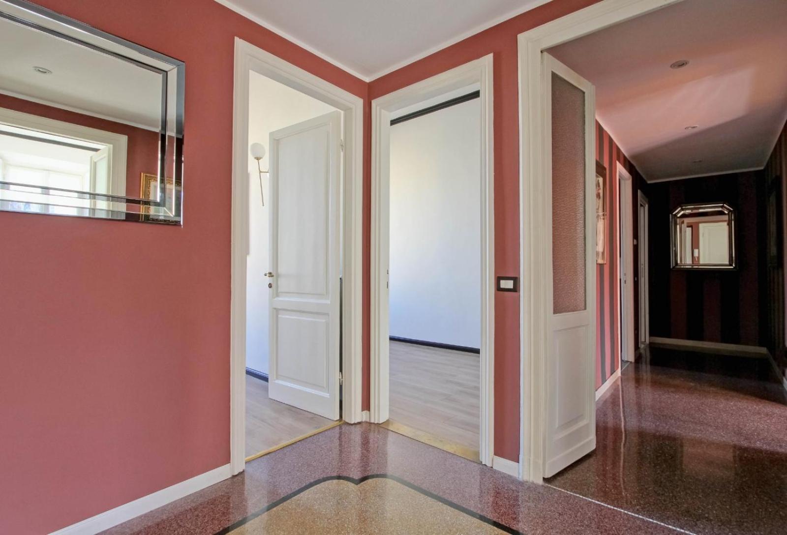 Tibullo ,Classico Ed Elegante Appartamento Rome Luaran gambar
